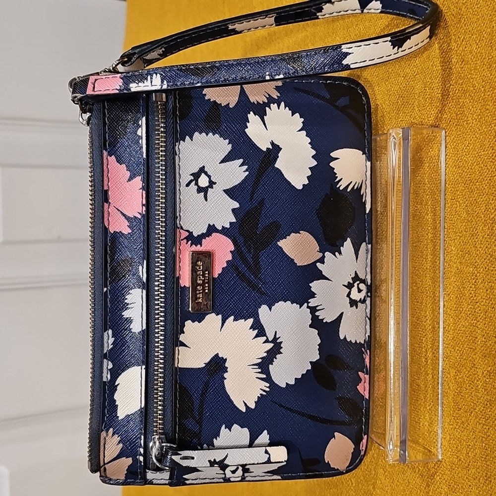 Kate Spade Gala Floral Tinie Wristlet EUC